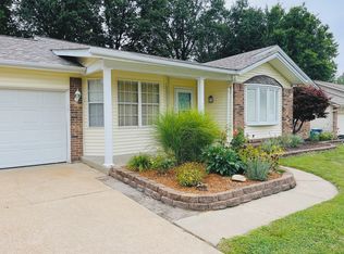1611 Treetop Dr, Saint Charles, MO 63303