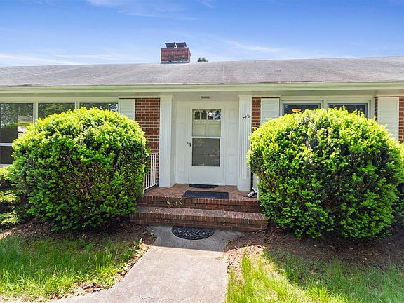 3rd image of 740 Mountain View Dr