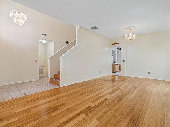 4th image of 12803 Longcrest Dr