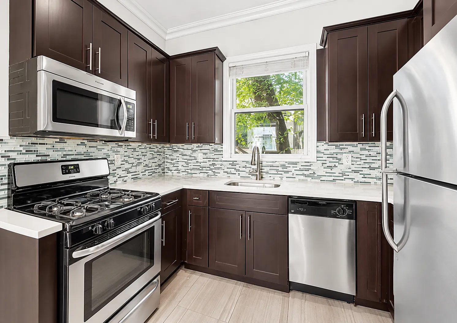527 Carroll Street — Photo 2