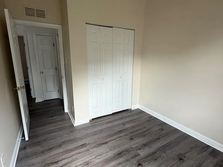 4 Coachlight Dr #4 — Photo 13