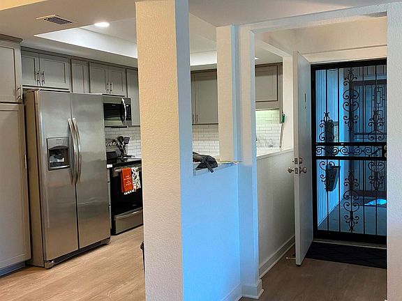 5th image of 846 Thistledown Dr #1