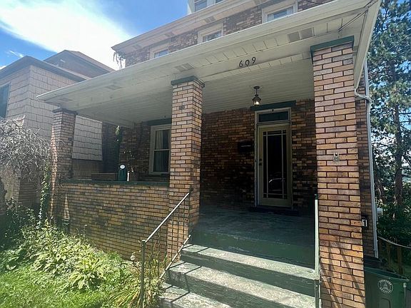 3rd image of 609 Pine St #609
