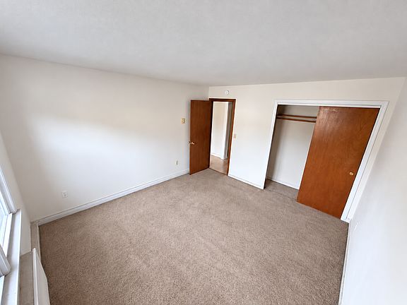 5th image of 34 Royal Oak Dr #8
