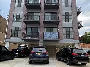 128 Bay 40 St #1B, Brooklyn, NY