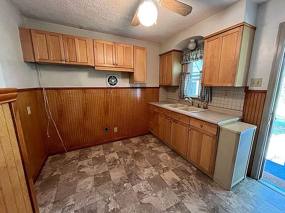 Another view of kitchen