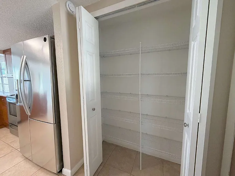 7421 Isle Dr — Photo 23