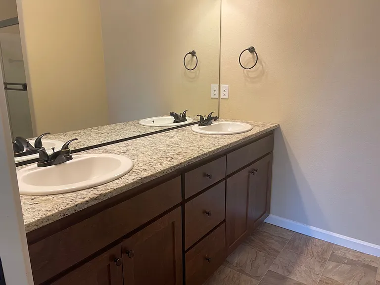 Covington Manor 9700-9816 — Photo 18