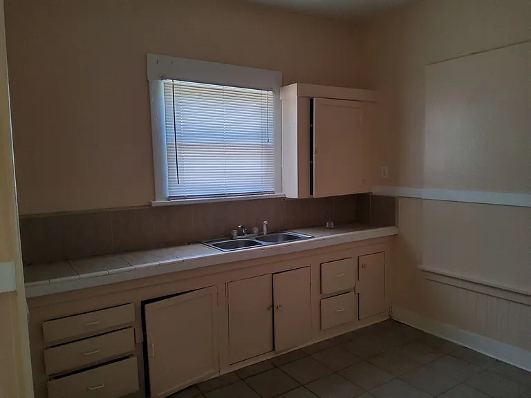 506 Fig St — Photo 3