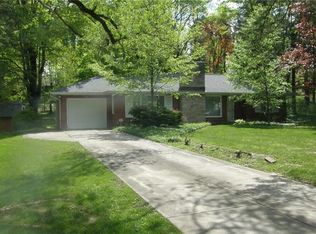 30 S Meadow Dr, Orchard Park, NY 14127