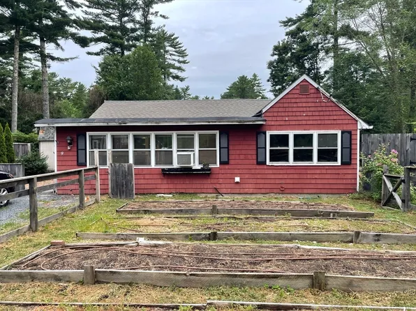 9 Everett St, Carver, MA 02330