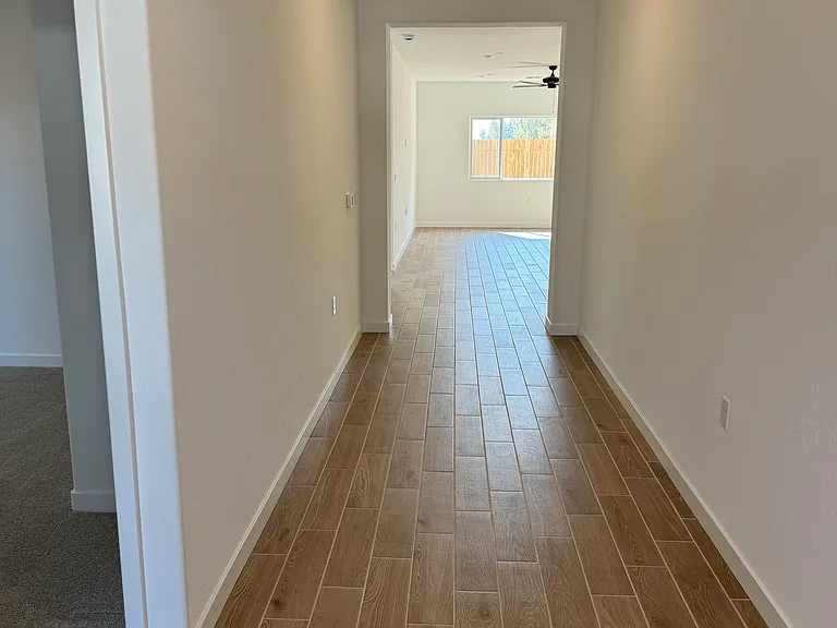 4489 N Phoenix Ave — Photo 22
