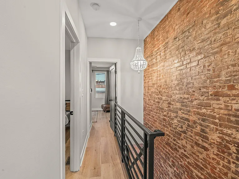 147 E Allen St — Photo 17