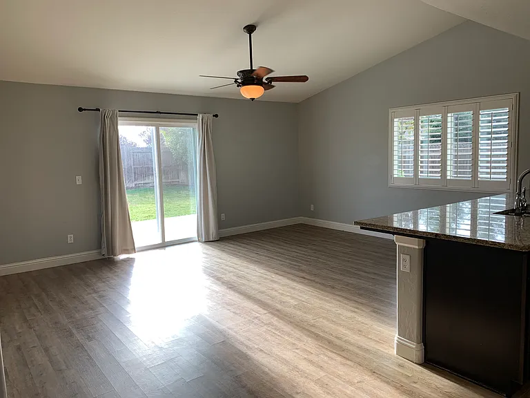 2423 W Corvina Ave — Photo 37
