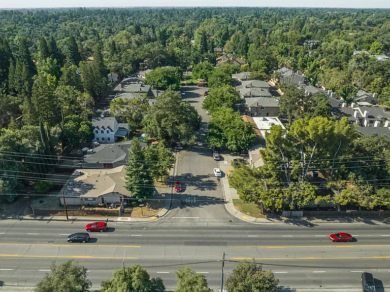Queenston Plaza — Photo 18