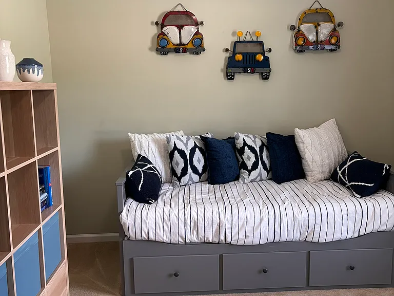 Bonus room with trundle day bed