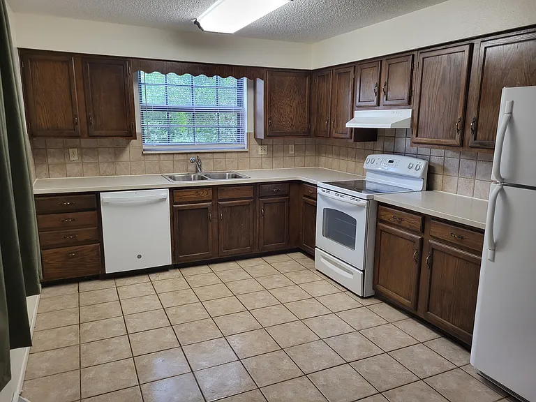 5840 Newcombe Ct — Photo 3