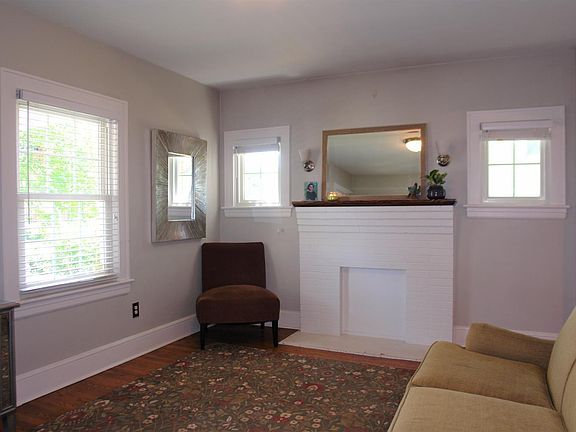 5th image of 122 Wentworth Ave NE