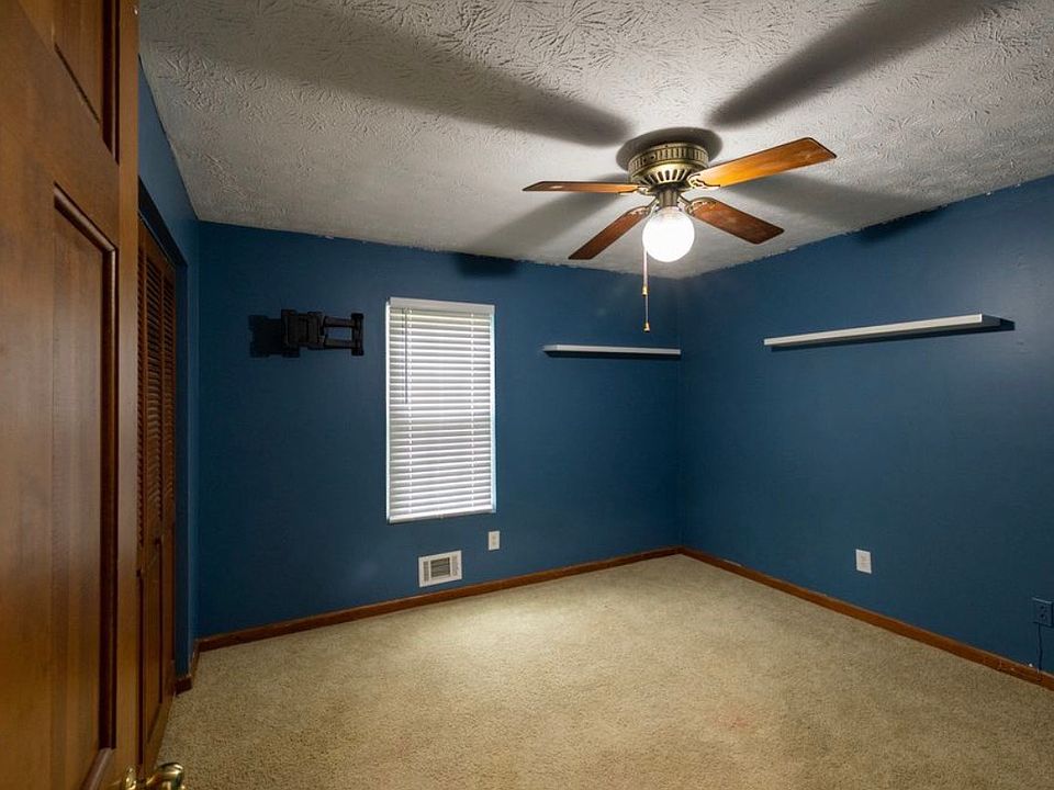 2nd image of 70 Mount Airy Rd