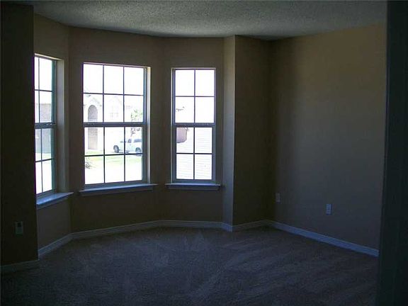 3rd image of 836 Lacey Ln