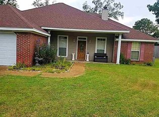 105 Live Oaks Blvd, Pearl, MS 39208
