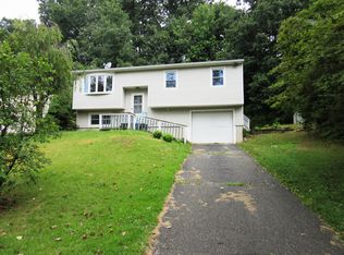 21 Fleetwood Dr, Danbury, CT 06810