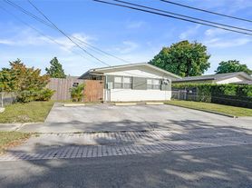 29 SW 8th Ave, Dania, FL
