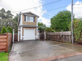 218 13th St SE, Bandon, OR 97411