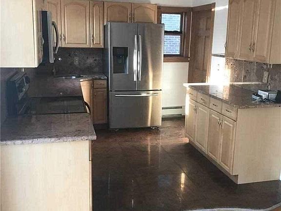 2nd image of 781 Caroline Ave