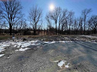 2 Blue Bird Pie Rd, Mitchell, IN 47446