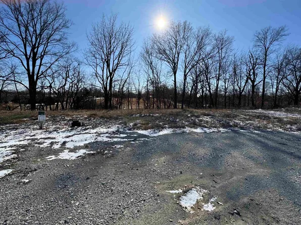 2 Blue Bird Pie Rd, Mitchell, IN 47446