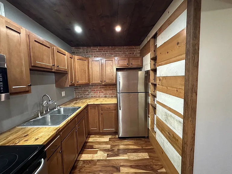 414 Wilson St — Photo 6