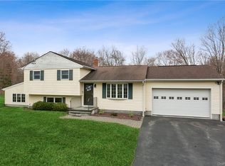 3365 Peter Ln, Yorktown Heights, NY 10598