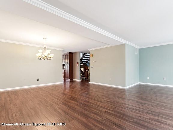 5th image of 143 Orchid Court #1403