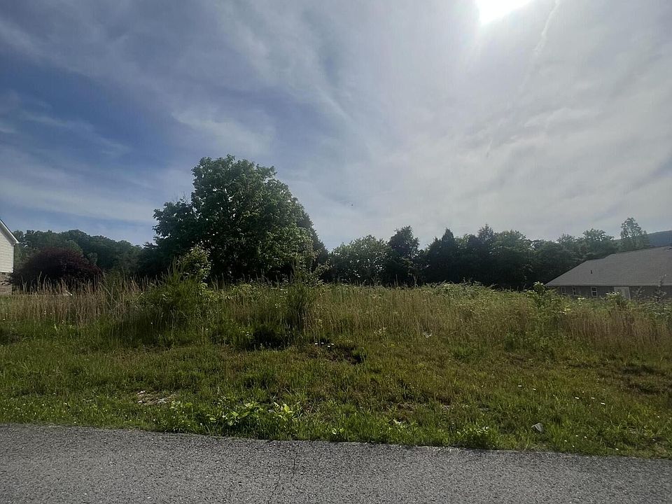 1st image of 32 Mountain Shadow Dr