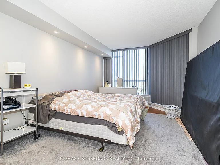10 Guildwood Pkwy #1132 — Photo 32