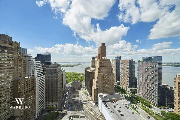 Sold by Warburg | media 30