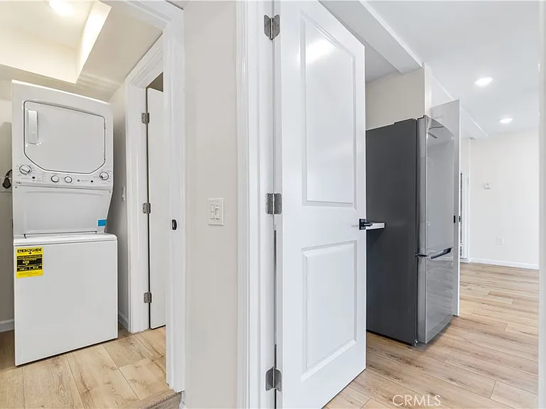 523 W 12th St #5 — Photo 9