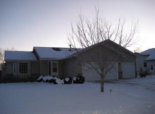 9049 Glacier Rd, Saint Bonifacius, MN 55375