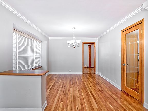5th image of 2658 W Farragut Ave