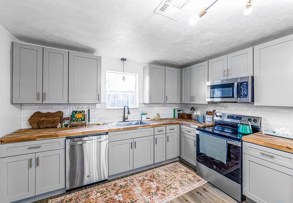 1st image of 412 N Ripley Rd