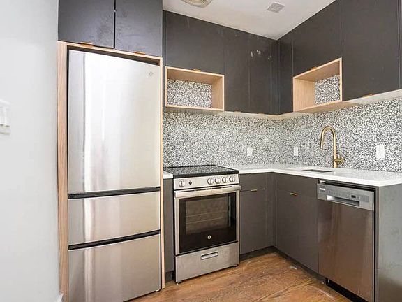 2nd image of 226 Hawthorne St #4