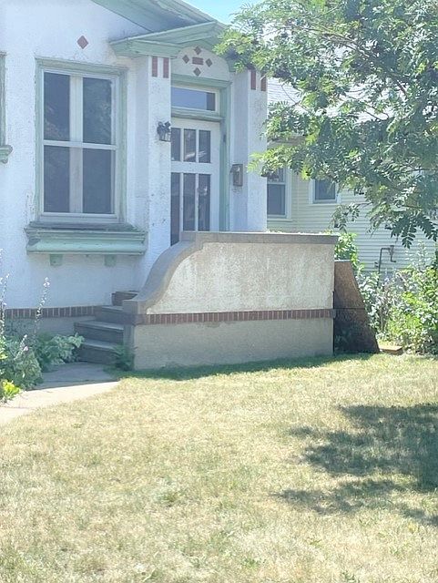 1st image of 108 Lewis Ave