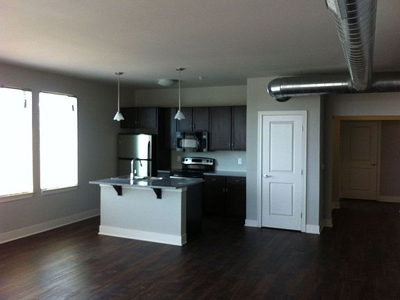 4th image of 307 S Delaware St Unit 305