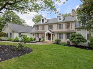 3 Fairway Dr, Green Brook, NJ 08812