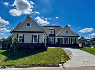 207 Trillium Trl, Lenoir City, TN 37771