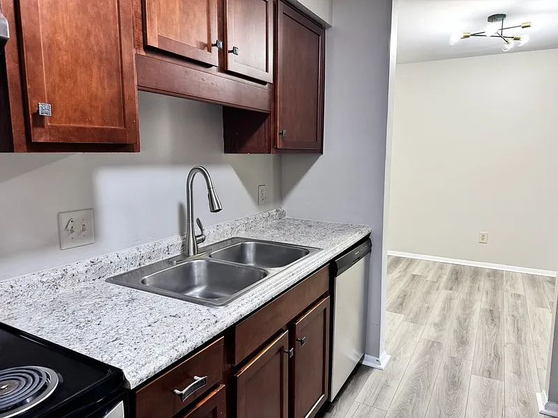 Building Photo - 1208 Schaub Dr #D