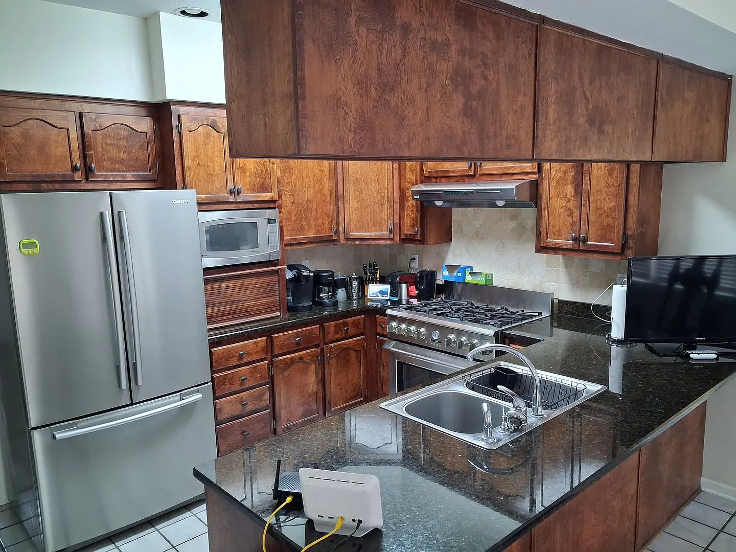 Spacious 4 bedroom 3.5 bath Home in Mallard Creek — Photo 4