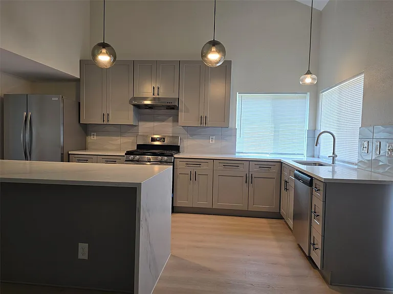 3434 Streamside Ln — Photo 13