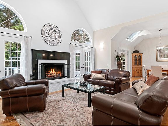 2nd image of 32 Cordwood Ln